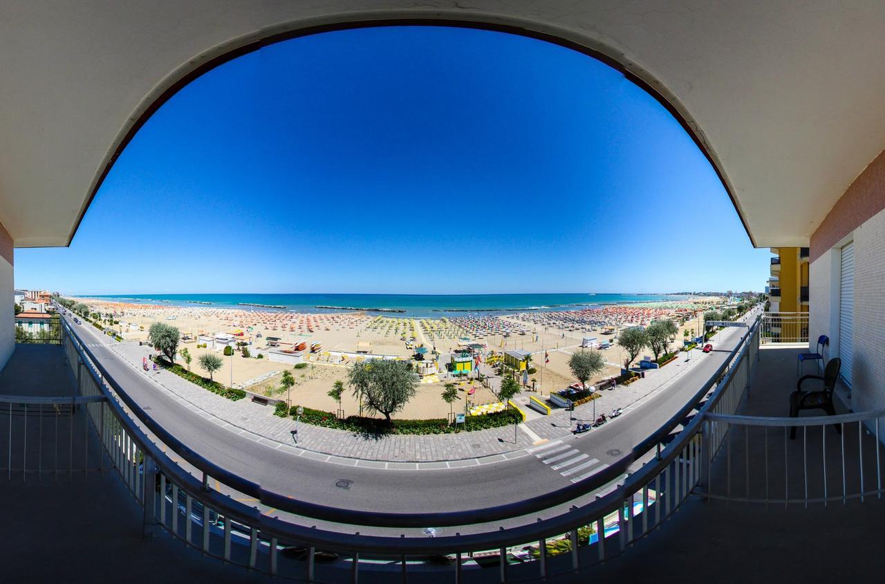 Hotel Tritone Rimini Exterior photo