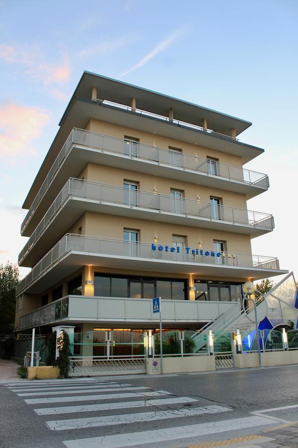 Hotel Tritone Rimini Exterior photo