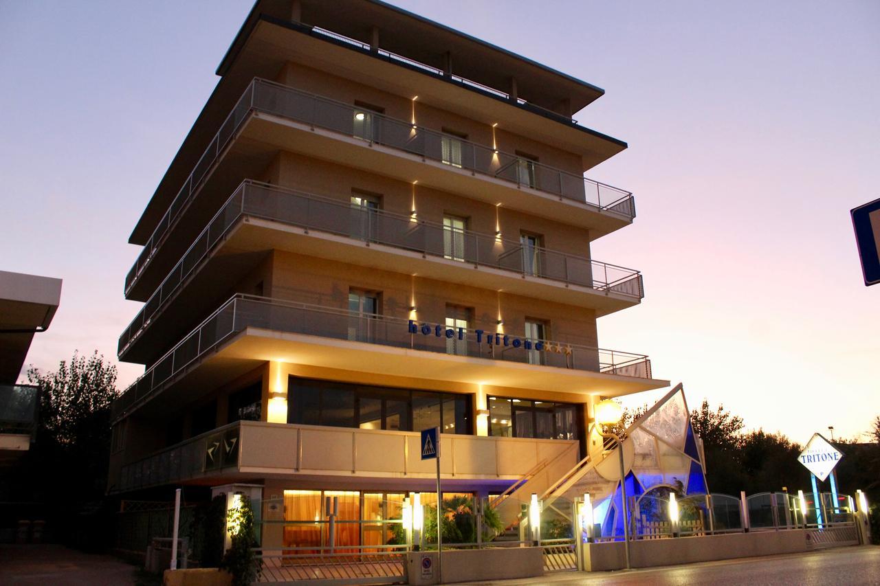 Hotel Tritone Rimini Exterior photo