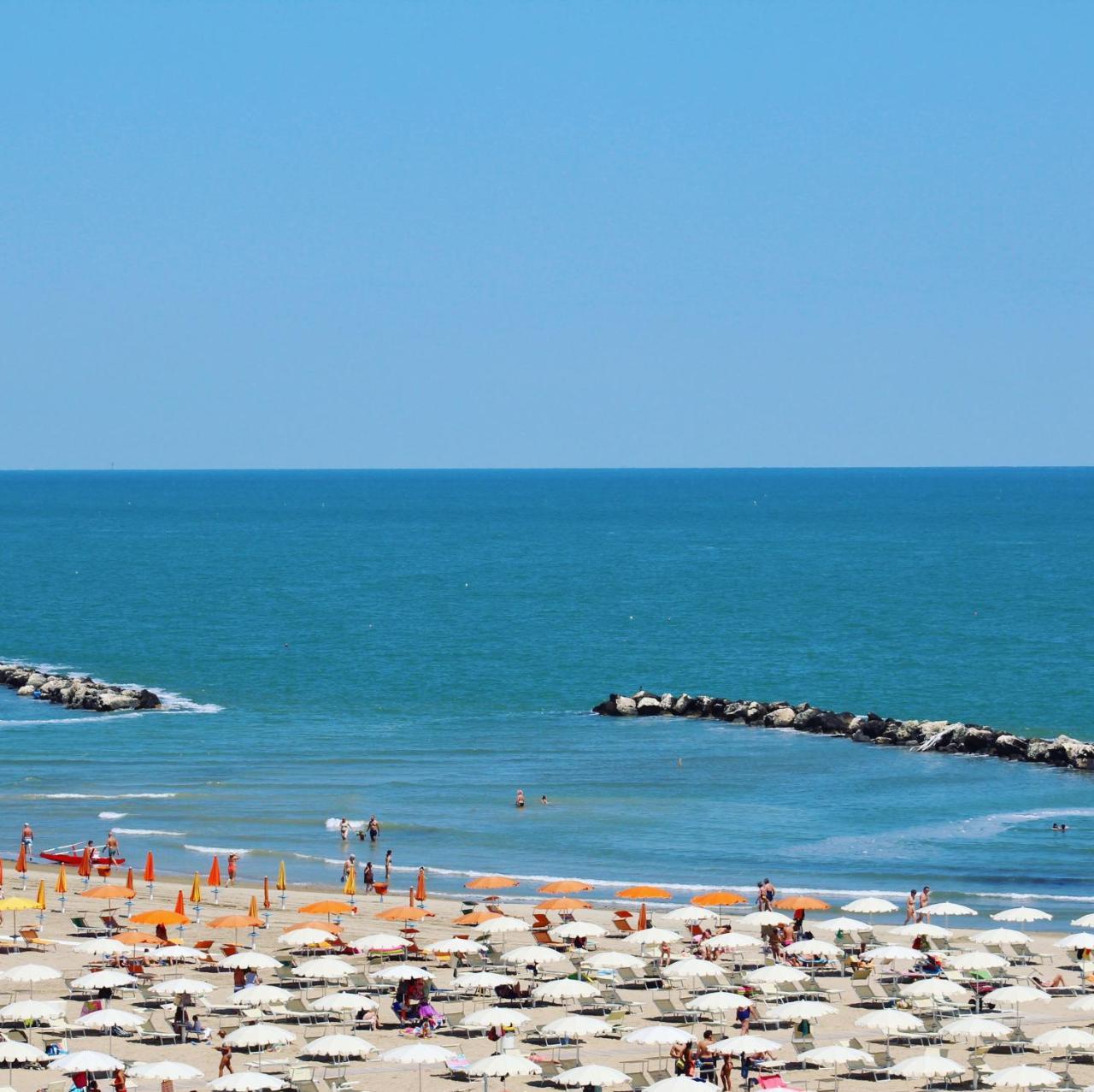 Hotel Tritone Rimini Exterior photo