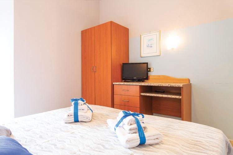 Hotel Tritone Rimini Exterior photo