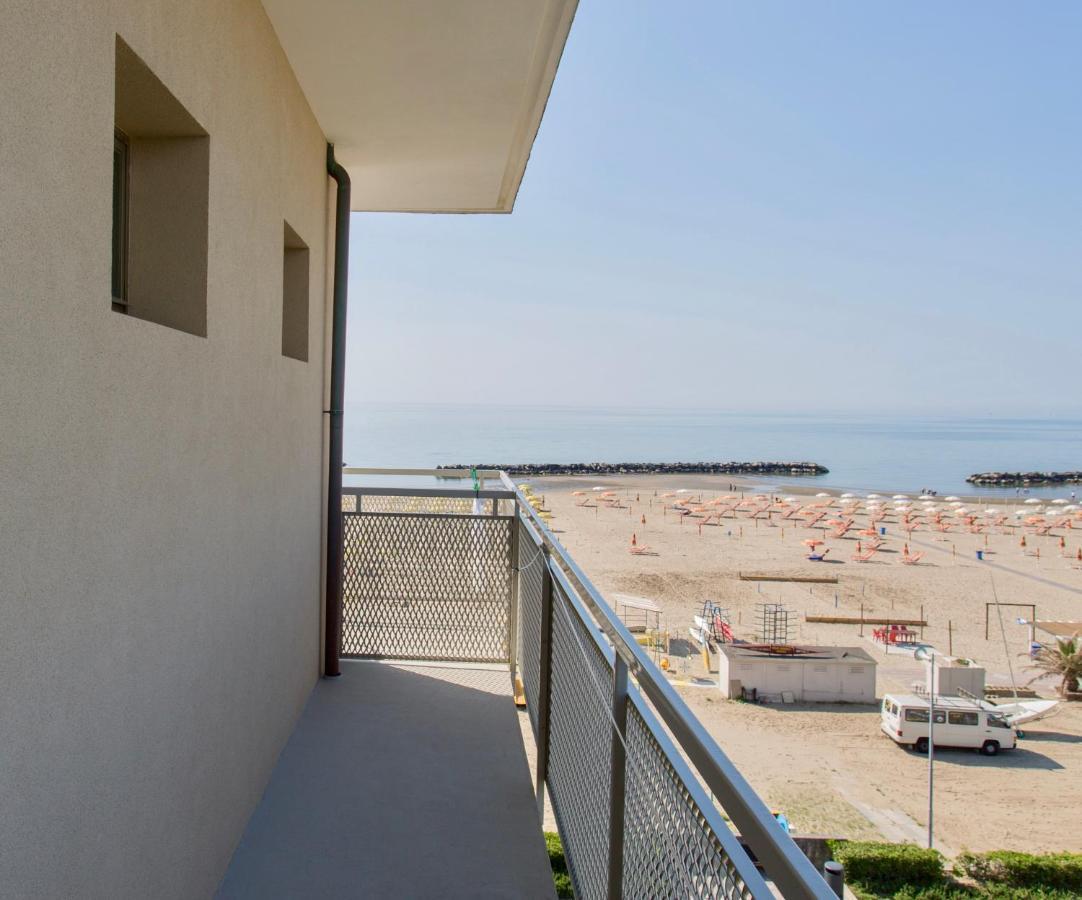 Hotel Tritone Rimini Exterior photo