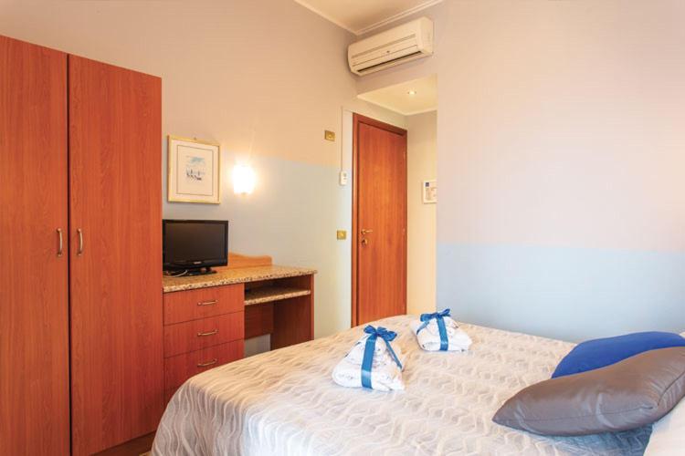 Hotel Tritone Rimini Exterior photo
